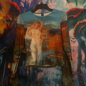 Angel figure graphic crop tee